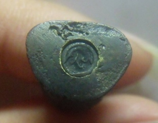 **เบา​ๆ​**รูปหล่ออุดกริ่ง หลวงพ่อไกร พิมพ์นั่งเสือ,งู วัดลำพะยา จ.ยะลา**สวยๆ เชิญชมครับ