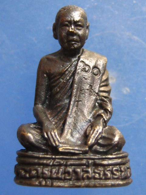 รูปหล่อ หลวงพ่อสุนทร วัดท่าพระเจริญพรต นครสวรรค์