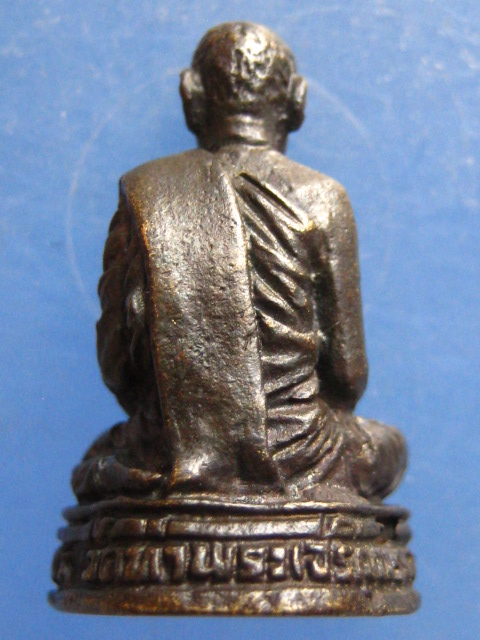 รูปหล่อ หลวงพ่อสุนทร วัดท่าพระเจริญพรต นครสวรรค์