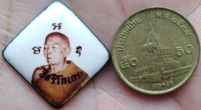 *ล็อคเก็ตกระเบื้องลงหิน หลวงปู่ทิม อิสริโก วัดโพธิ์สัมพันธ์ ชลบุรี ปี๒๕๑๗*