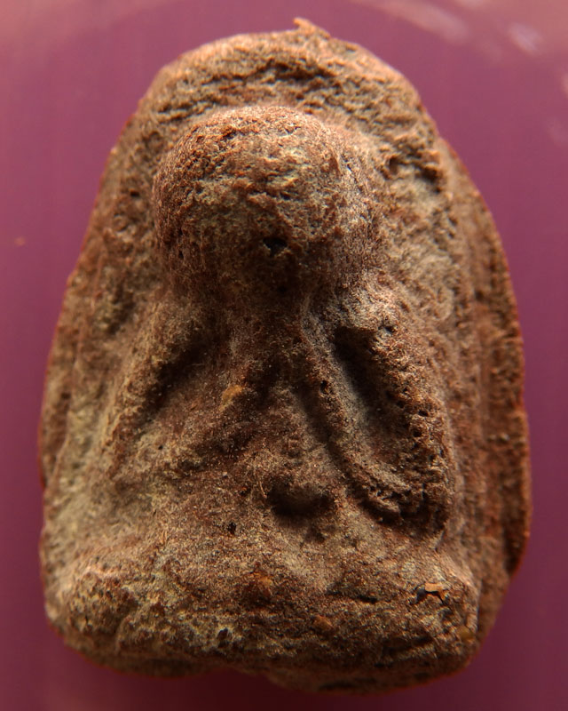 ปิดตารุ่นแรกท้องอุ เนื้อผงว่านผสมน้ำนมควาย หลวงพ่อเขียว วัดหรงบล จ.นครศรีธรรมราช พ.ศ. 2510 (A7)