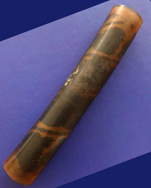 ตะกรุดหนังเสือเก่าสุดๆ อยู่ในสายยาง ยาว 12 ซ.ม.