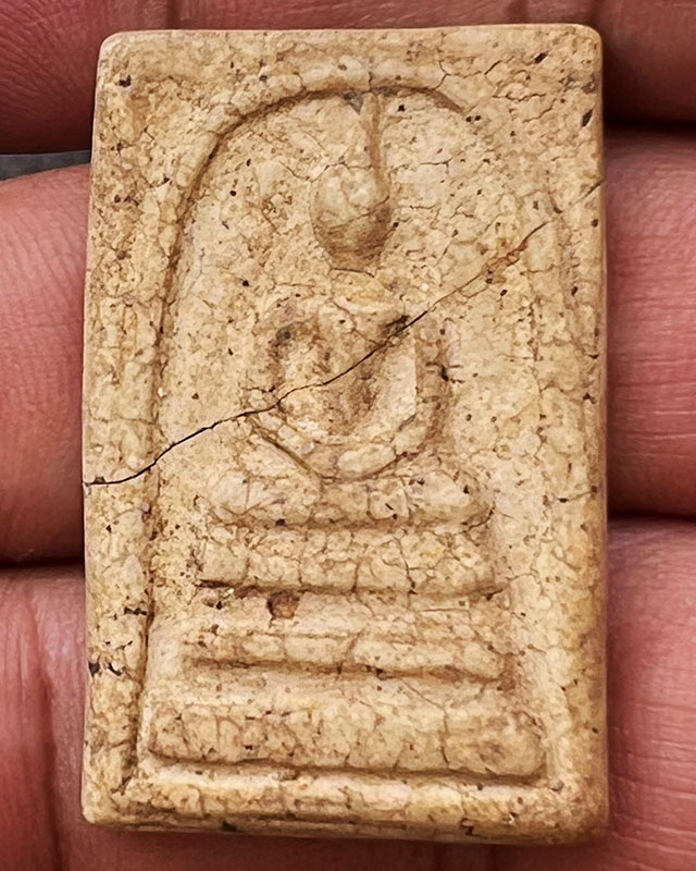 สมเด็จเนื้อจัด มีซ่อมเก่า ขนาด 2.4x3.8 ซ.ม. พระบ้านเก่าเก็บหลายสิบปีไม่ทราบที่