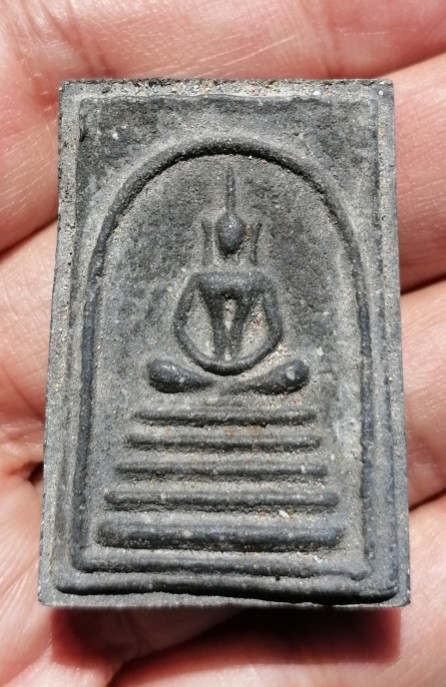 พระสมเด็จพิมพ์เทวดา​ ฐาน​ 5​ ชั้น เนื้อน้ำมันผสมใบลาน หลวงพ่อกวย วัดโฆสิตาราม ปี​ 2515​ เคาะเดียว   