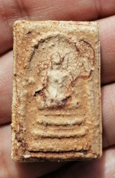 สมเด็จบางขุนพรหมแช่น้ำมนต์​ พิมพ์ฐานแซม วัดบางขุนพรหม​ พร้อมกล่องเดิม ปี 2547 เคาะเดียว