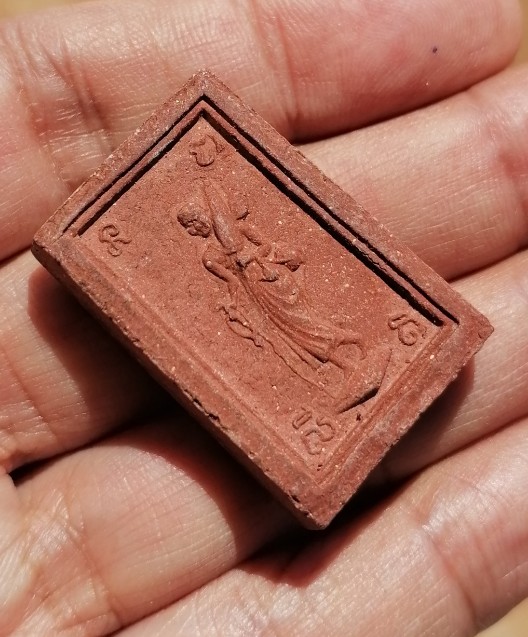 พระสมเด็จพิมพ์ใหญ่(เอวเล็ก)​ หลังพระสิวลี​ เนื้อเผง​ หลวงพ่อกวย​ วัดโฆษิตาราม​ ปี​ 2515 เคาะเดียว   