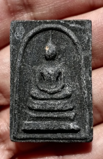 พระสมเด็จพิมพ์ใหญ่(เอวใหญ่)​ หลังพระสิวลี​ เนื้อเผงใบลาน​ หลวงพ่อกวย​ วัดโฆษิตาราม​ ปี​ 2515 เคาะเดี