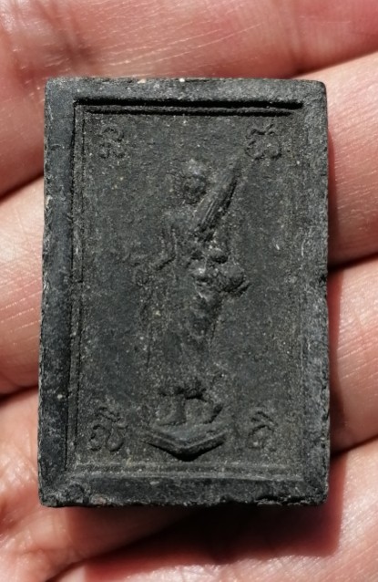 พระสมเด็จพิมพ์ใหญ่(เอวใหญ่)​ หลังพระสิวลี​ เนื้อเผงใบลาน​ หลวงพ่อกวย​ วัดโฆษิตาราม​ ปี​ 2515 เคาะเดี