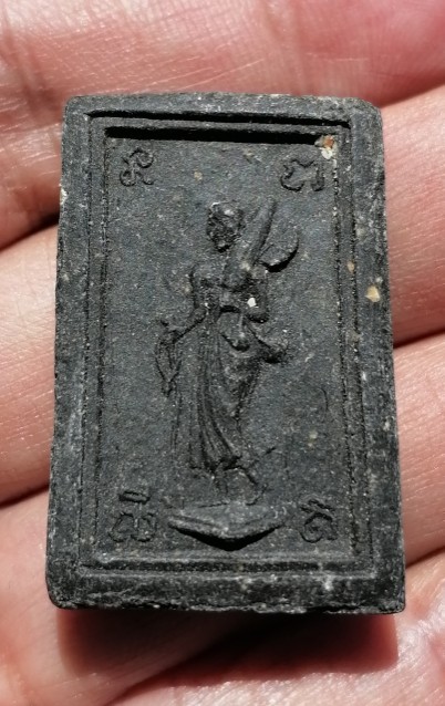 พระสมเด็จพิมพ์ใหญ่(เอวเล็ก)​ หลังพระสิวลี​ เนื้อเผงใบลาน​ หลวงพ่อกวย​ วัดโฆษิตาราม​ ปี​ 2515 เคาะเดี