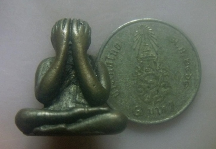 **เบาๆ**พระปิดตามหาลาภ หล่อลอยองค์ เนื้อสำริด เก่าๆ ไม่ทราบที**สวยๆ เชิญชมครับ