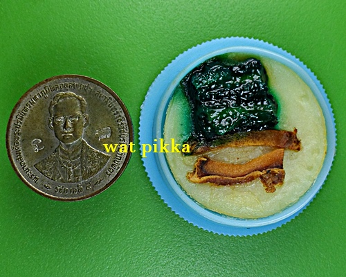 สีผึ้งเสน่ห์จันทร์สาว หลวงปู่สิงห์ วัดบ้านขี้เหล็ก ศรีสะเกษ .4215.*