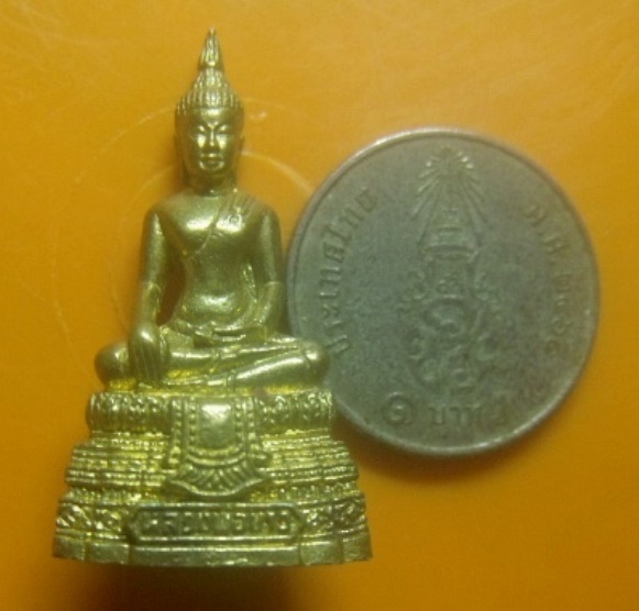 **เบา​ๆ​**รูปหล่อหลวงพ่อขาว วัดเกรียงไกรใต้ อ.เมือง จ.นครสวรรค์ ปี ๒๕๔๓**สวยๆ