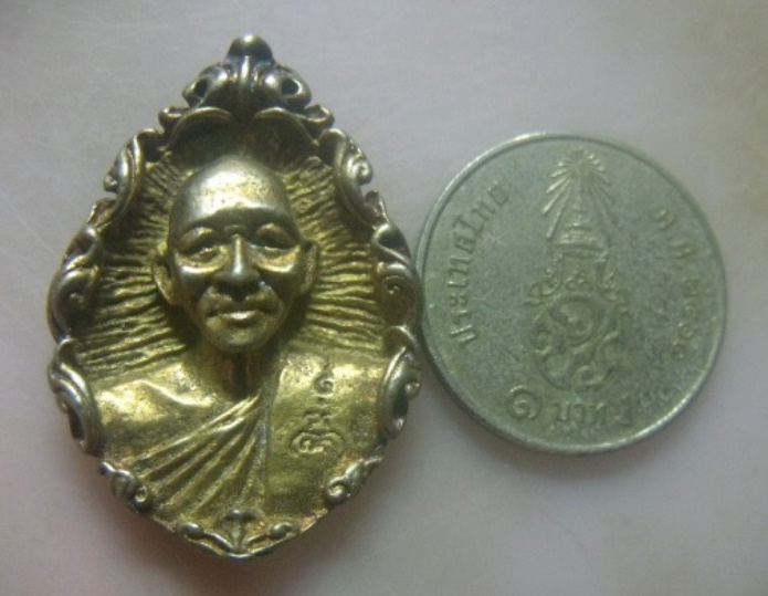 **เบา​ๆ​**เหรียญหล่อฉีด หลวงพ่อแพ วัดพิกุลทอง ปี ๒๕๓๙**หลังยันต์ สวยๆ 