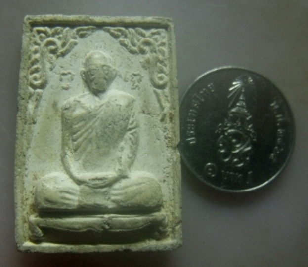 **เบาๆ**พระผงรูปเหมือน รุ่นฉลองโบสถ์ หลวงปู่โต๊ะ วัดถ้ำสิงห์โตทอง จ.ราชบุรี ปี ๒๕๓๖**หลังยันต์