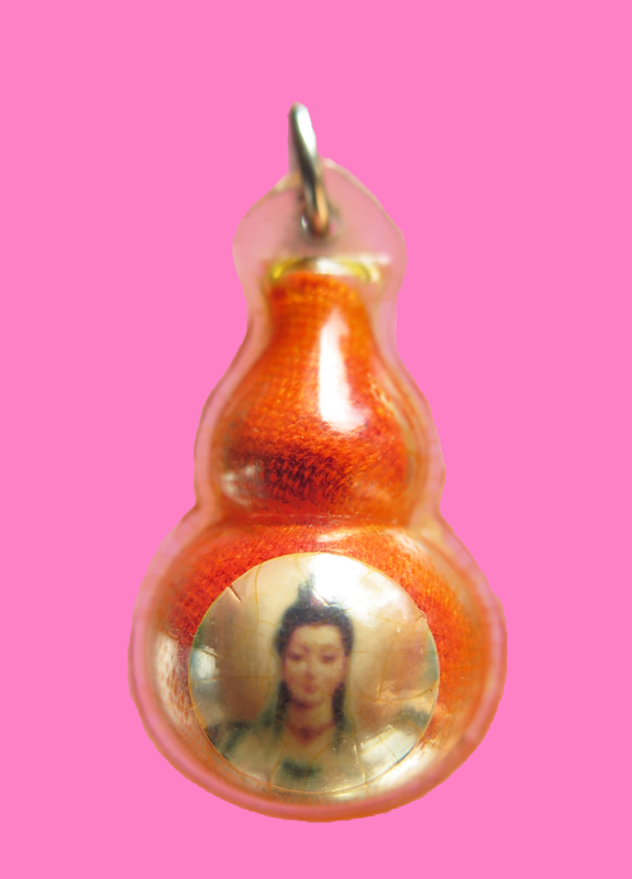 ผ้ายันต์ รูปเจ้าแม่กวนอิม เลี่ยมน้ำเต้า ออกวัดมังกร