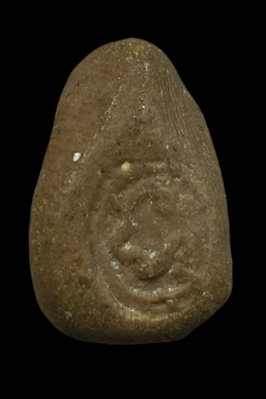 "เคาะเดียว" พระหลวงพ่อทองสุข ปี 2512 เนื้อผงน้ำมัน วัดสะพานสูง จังหวัดนนทบุรี (พิมพ์หัวเรือบื๋อ)