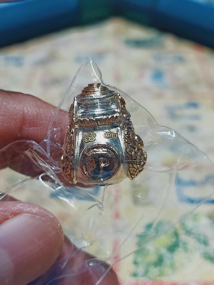 4-429 น้ำเต้าหล่อ รุ่นสรงน้ำ วัดศรีมาประสิทธิ์ ชะอวด จ.นครศรีธรรมราช หมายเลข 52 กล่องเดิม