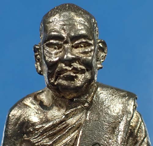 รูปเหมือน หลวงปู่ชา วัดหนองป่าพง รุ่นแรก(เนื้อเงิน)สภาพแชมป์ประเทศไทย+บัตรรับรองพระแท้*42