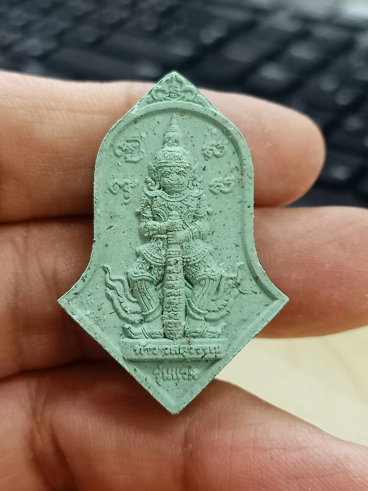 5-20 พระผงท้าวเวสสุวรรณ รุ่นแรก ปลดหนี้ชนะจน รวยพันล้าน วัดอัมพวัน มุกดาหาร 2565 กล่องเดิม