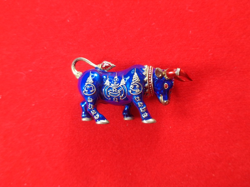 วัวธนูทองคะนองฤทธิ์รุ่นแรก รุ่นมหาสิทธิโชคโภคทรัพย์ หลวงปู่บุญมา วัดเขาแก้วทอง จ.ปราจีนบุรี สวยครับ