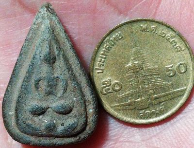 *พิมพ์สมาธิกลีบบัว หลวงพ่ออวง วัดบางวันทอง สมุทรสงคราม ปี๒๔๘๐*