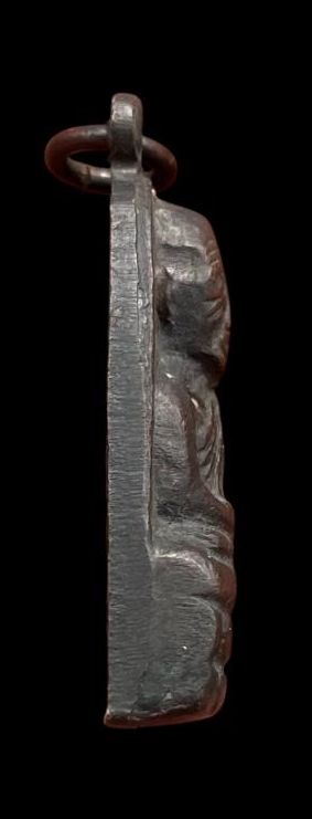 พระหลวงพ่อทวด พิมพ์หลังหนังสือเล็กมีหู เนื้อทองเหลืองรมดำ ปี2508