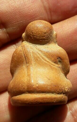 พระสังกัจจายน์ลอยองค์ หลวงพ่อกวย วัดโฆสิตาราม เนื้อดิน อุดกริ่ง จ.ชัยนาท เคาะเดียว  