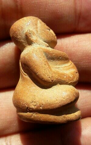 พระสังกัจจายน์ลอยองค์ หลวงพ่อกวย วัดโฆสิตาราม เนื้อดิน อุดกริ่ง จ.ชัยนาท เคาะเดียว  