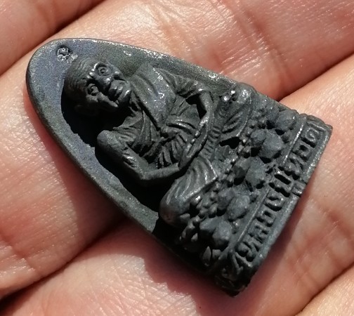 หลวงปู่ทวด​ พิมพ์เตารีด​ เนื้อนวะโลหะ​ วัดช้างไห้​ ตอกโค๊ตนะ​ ปี​ 2537​ เคาะเดียว(2)