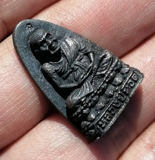 หลวงปู่ทวด​ พิมพ์เตารีด​ เนื้อนวะโลหะ​ วัดช้างไห้​ ตอกโค๊ตนะ​ ปี​ 2537​ เคาะเดียว(3)