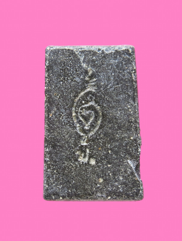 สมเด็จพิมพ์คะแนน หลังจารยันต์ และมีชื่อย่อหลวงพ่อ