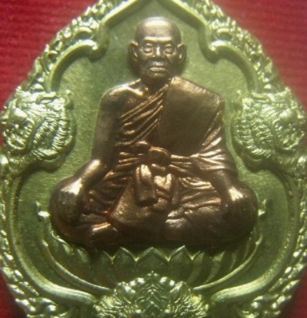 **เบา​ๆ​**เหรียญ ๕ พยัคฆ์รวยชนะจน หลวงพ่อพัฒน์ วัดห้วยด้วน จ.นครสวรรค์ ปี ๒๕๖๓**กล่องเดิม สวยๆ