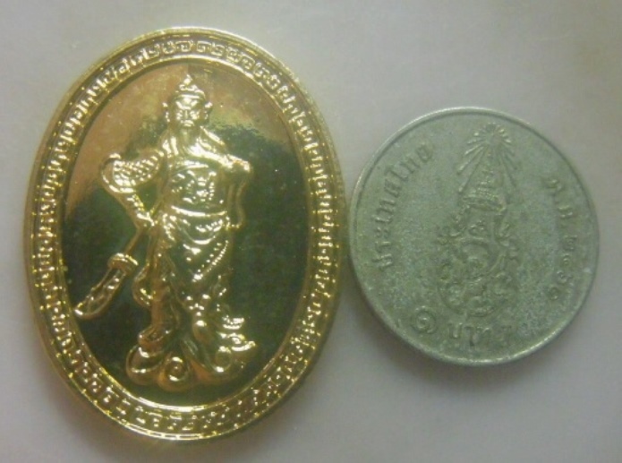 **เบาๆ**เหรียญรุ่น ๑ เทพเจ้ากวนอู หลังยันต์แปดทิศ ปี๒๕๔๔ เทพแห่งความภักดีและซื่อสัตย์**กะไหล่ทอง สวย
