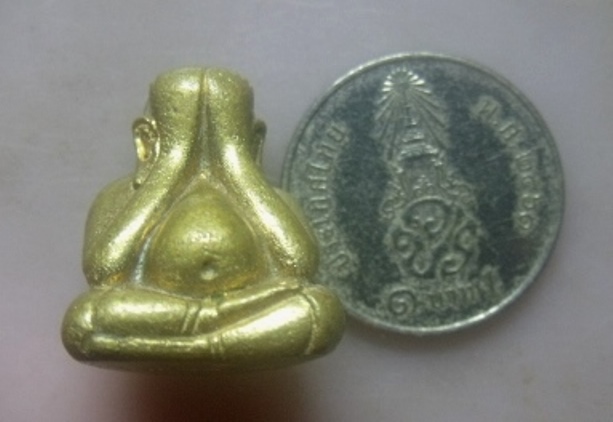 **เบาๆ**พระปิดตามหาลาภ เนื้อโลหะผสม เก่าๆไม่ทราบที่**ใต้ฐานตอกโค้ด+หมายเลข สวยๆ เชิญชมครับ