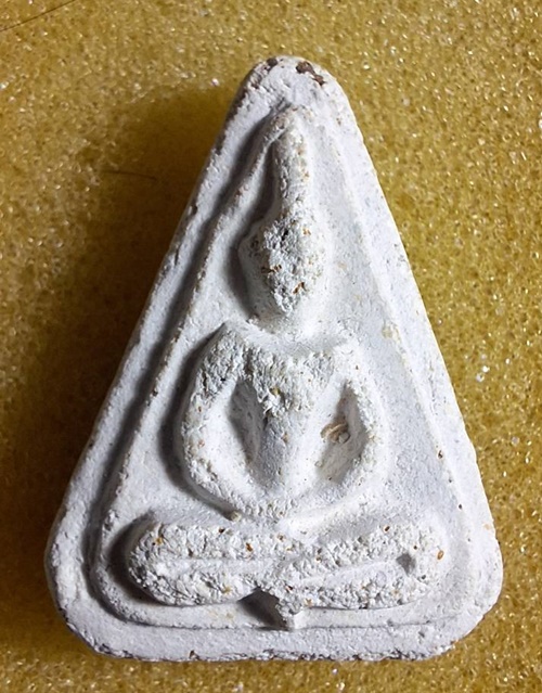 พระผงสมเด็จนางพญา วัดกรซ้าขาว ต.บ้านบ่อ อ.เมือง จ.สมุทรสาคร