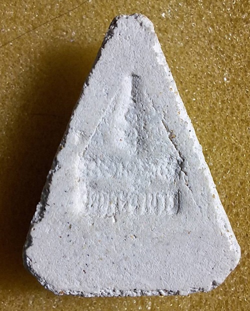 พระผงสมเด็จนางพญา วัดกรซ้าขาว ต.บ้านบ่อ อ.เมือง จ.สมุทรสาคร