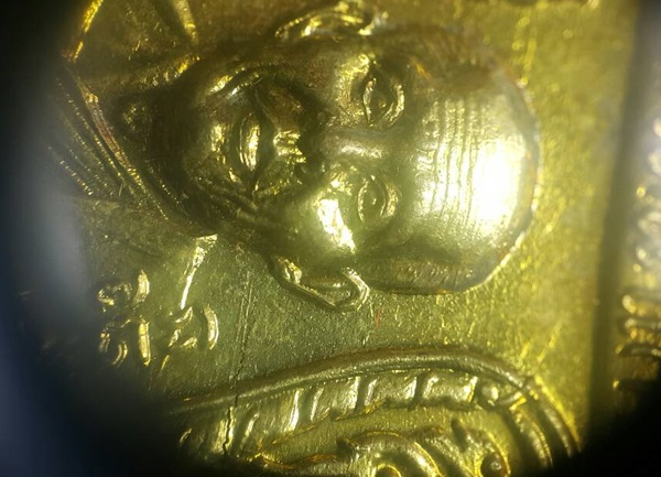 เหรียญทองฝาบาตรครูบาจันต๊ะ วัดเด่นแก้ว ปี 2518 