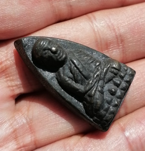 หลวงปู่ทวดพิมพ์หลังเตารีด ปี 05 วัดคอกหมู โค๊ดหมู 7 ตัว พิธีเดียวกับวัดช้างให้ ปี 05 เคาะเดียว  