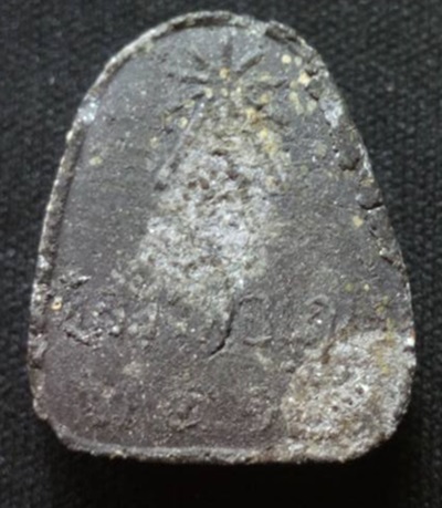 พระปิดตาเนื้อผงใบลาน หลวงพ่อเณร โพธิสัตโต วัดแสนสุขสุทธิวราราม (วัดแสนสุข) จ.ชลบุรี ปี 2519