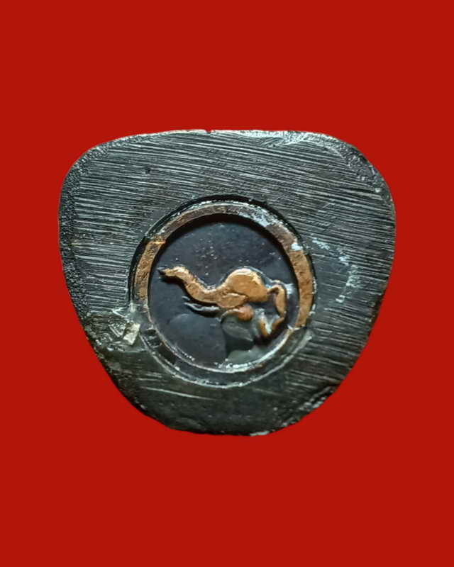 รูปหล่อลอยองค์ หลวงปู่ทวด วัดช้างไห้ เสาร์ 5 ปี 2523 อุดกริ่ง ก้นหัวช้าง เนื้อทองแดงรมดำอาจารย์นองเส