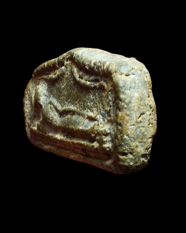 พระกรุวัดท้ายตลาดพิมพ์ไสยาสน์เนื้อดินผสมผงใบลาน