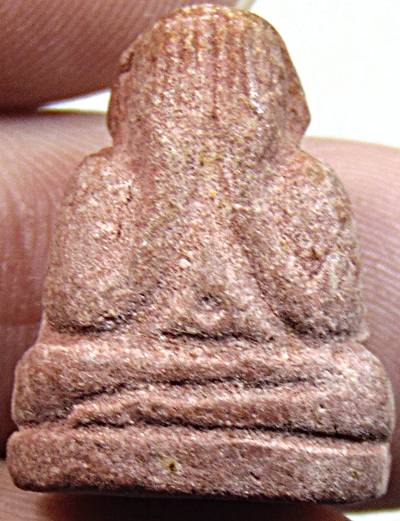 พระปิดตาลอยองค์ เนื้อผง