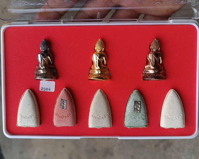 ชุดกรรมการ เลข 2984...พระชัย หลวงปู่ทวด รุ่นตำหนักทอง หลวงปู่ทอง สุสังวโร วัดป่ากอสุวรรณ ครบชุด 8 อง