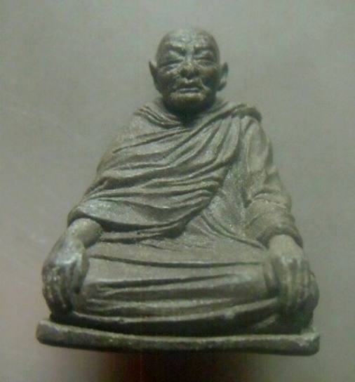 **เบาๆ**รูปเหมือนลอยองค์เนื้อว่าน รุ่นแรก พระครูสิริโพธิรักษ์ (ยวง อาภสฺสโร) วัดโพธิ์ศรี จ.ราชบุรี**