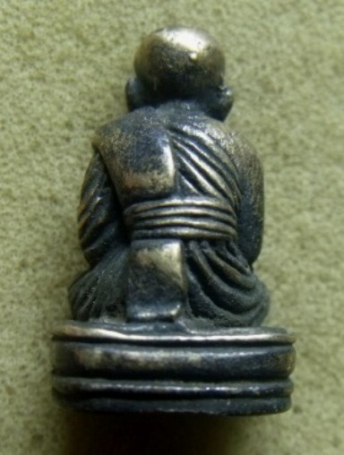 **เบาๆ**รูปหล่อหลวงปู่ทวด วัดช้างให้ เนื้อทองผสม เก่า ไม่ทราบที่**สวยๆ เชิญชมครับ