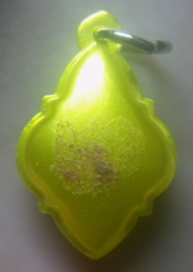 **เบาๆ**พระประจำวันจันทร์ หลวงปู่ทิมปลุกเสก แจกในงานผูกพัทธสีมาปี๒๕๑๗**พร้อมเลี่ยมเดิม ประสบการณ์ดี