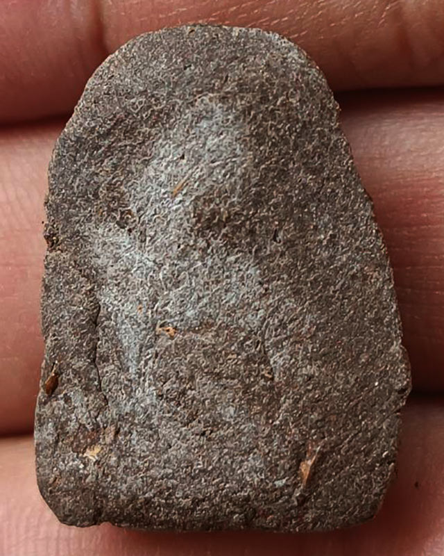 ปิดตารุ่นแรกท้องอุ เนื้อผงว่านผสมน้ำนมควาย หลวงพ่อเขียว วัดหรงบล จ.นครศรีธรรมราช พ.ศ. 2510 (B9)