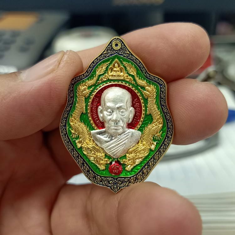 แรร์+เซอร์ไพรส์ เหรียญมังกรคู่ รุ่นมหาพุทธคุณ 101 ปี หลวงพ่อพัฒน์ วัดห้วยด้วน จ.นครสวรรค์ ปี 2565