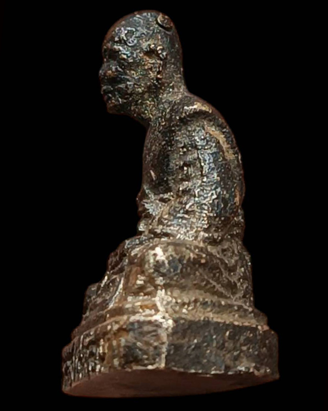 รูปหล่อโบราณฐานเหลี่ยม เนื้อทองผสม มีกริ่ง หลวงพ่ออินทร์ วัดสระสี่มุม กำแพงแสน จ.นครปฐม พ.ศ. 2514