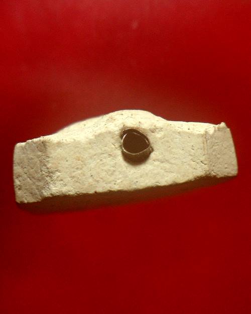 พระผงพิมพ์หลวงพ่อปาน ทรงไก่ ฝังตะกรุด หลวงปู่บุดดา ถาวโร วัดกลางชูศรีเจริญสุข สิงห์บุรี